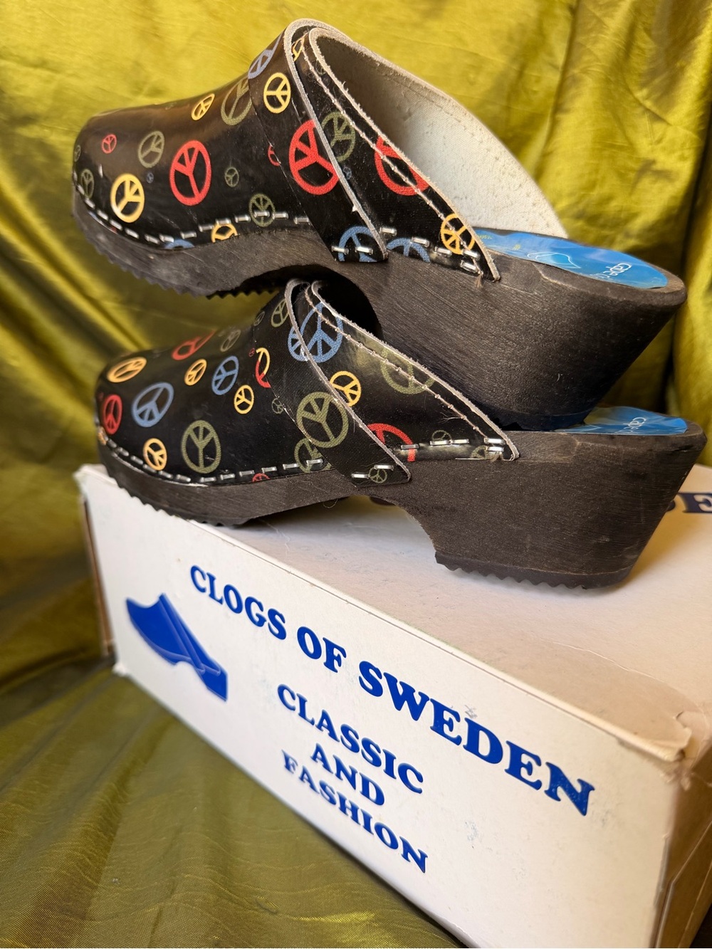 Women’s Black Peace Sign Clogs - Picture 4 of 6